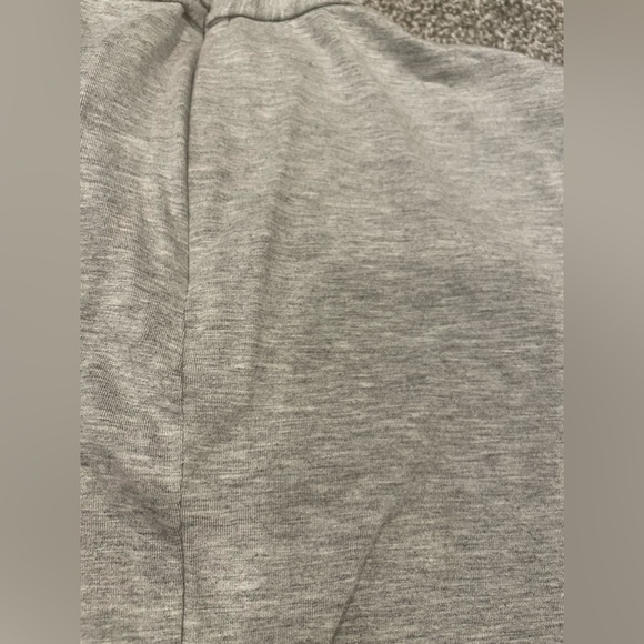 Tahari gray mock neck cotton blouse - Picture 5 of 6